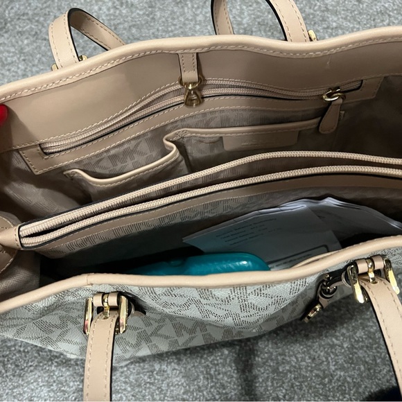 Michael Kors large handbag - Picture 2 of 3